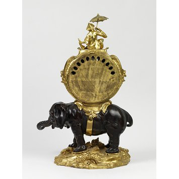 Arrière de la pendule à l'éléphant en bronze par Caffieri