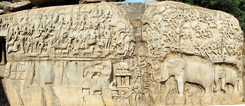 Ce bas-relief présente illustre la scène mythologique de la Descente du Gange avec 2 éléphants.